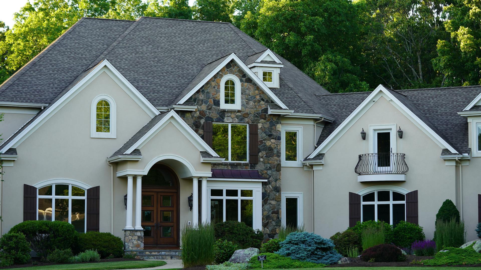 Residential home roofing in West Michigan